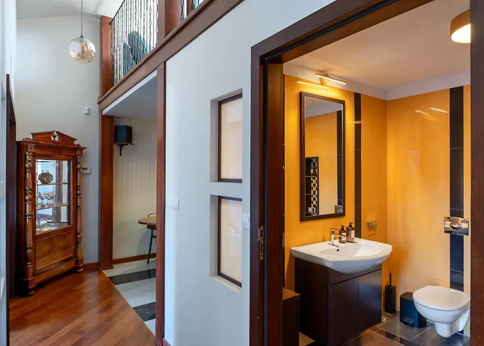 Dome View By The Main Square - By Upstairs *