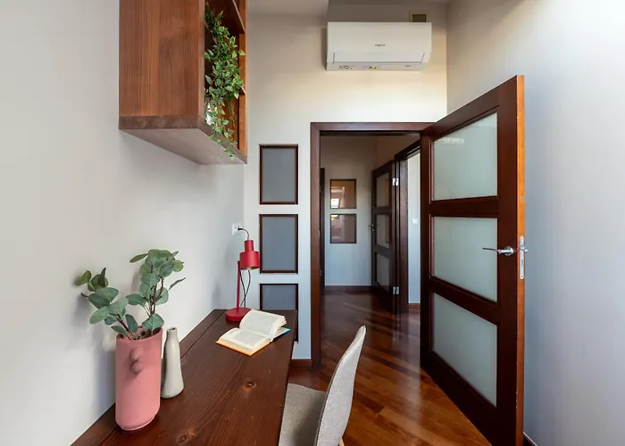 Dome View By The Main Square - By Upstairs *