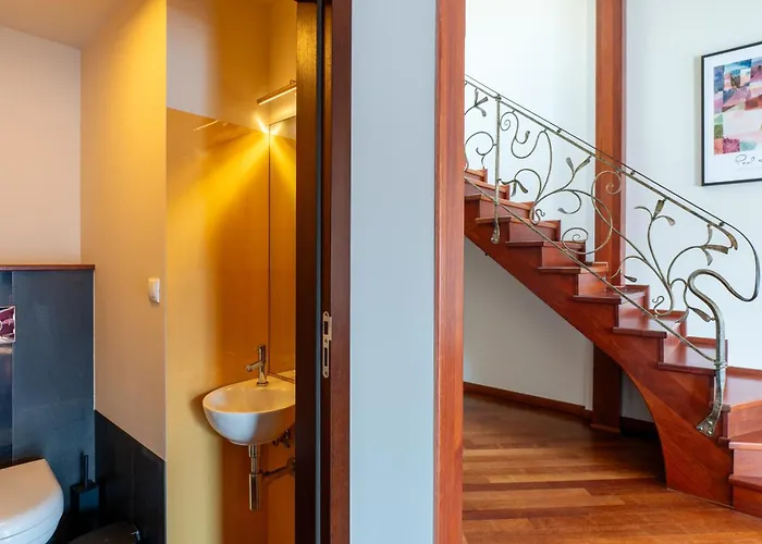 Dome View By The Main Square - By Upstairs