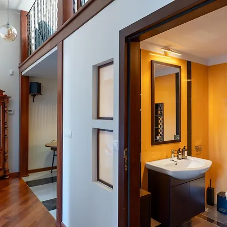 Dome View By The Main Square - By Upstairs *