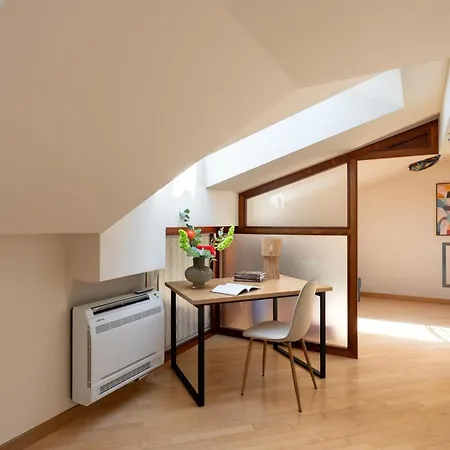 Dome View By The Main Square - By Upstairs