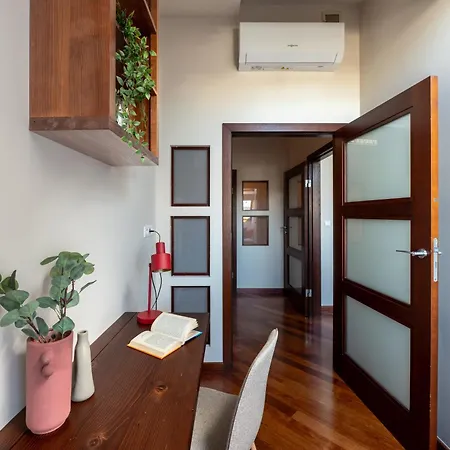 Dome View By The Main Square - By Upstairs *