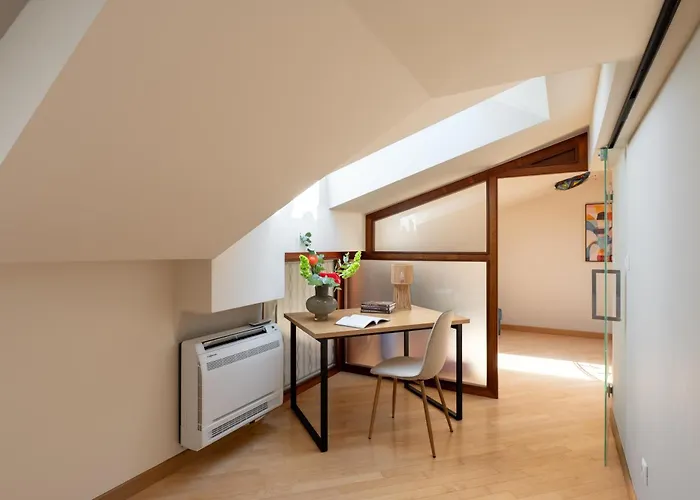 Dome View By The Main Square - By Upstairs